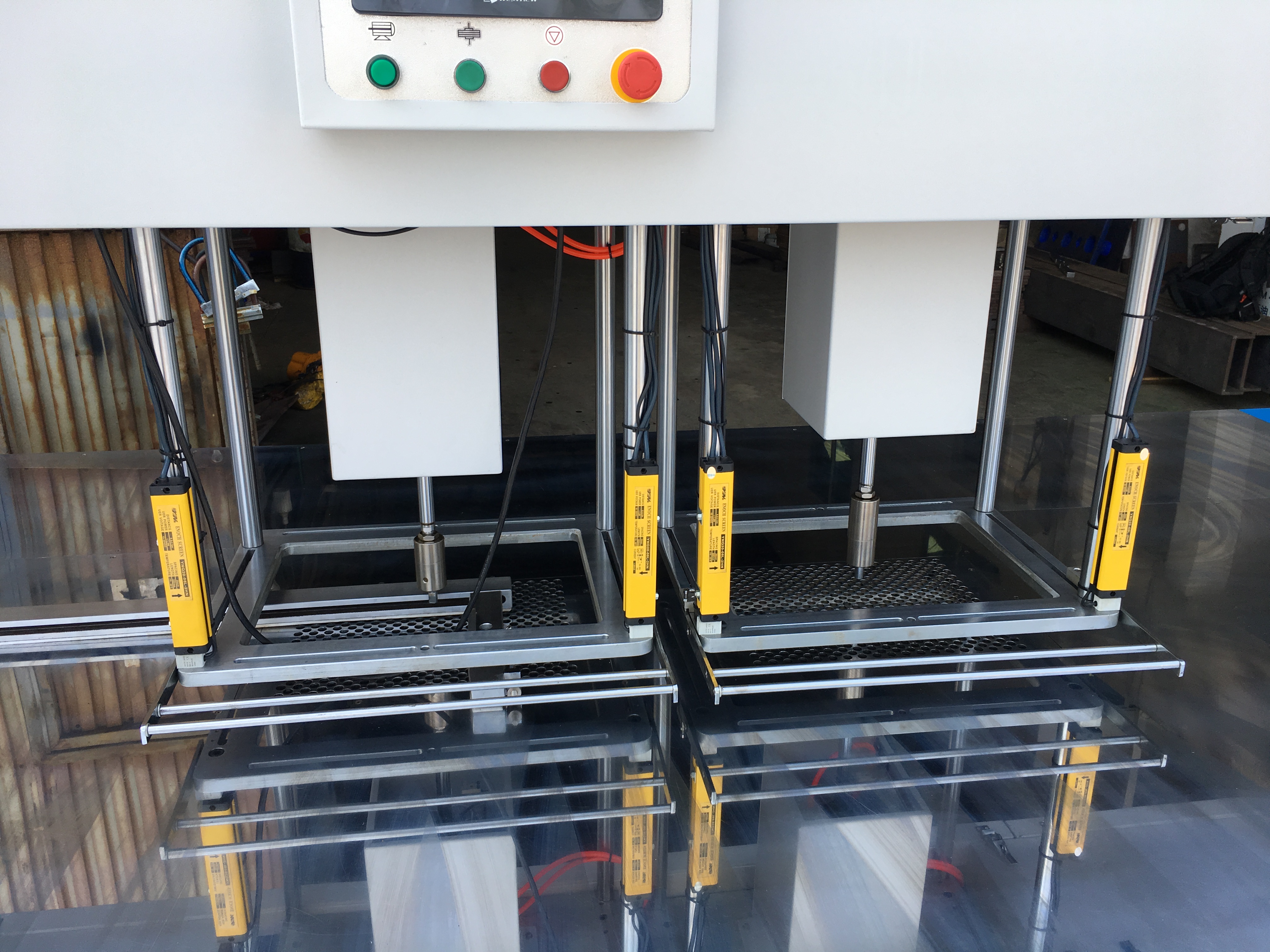 Automatische Abisoliermaschine für Papierschachteln