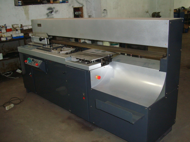Buchbindemaschine mit einer Klemme