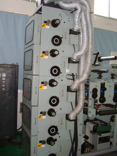 Flexodruckmaschine mit drei Stanzgeräten Modell LRY-320/450