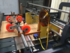 Automatische Papierrollenschneidemaschine durch Schneiden von Rotationsmesser.