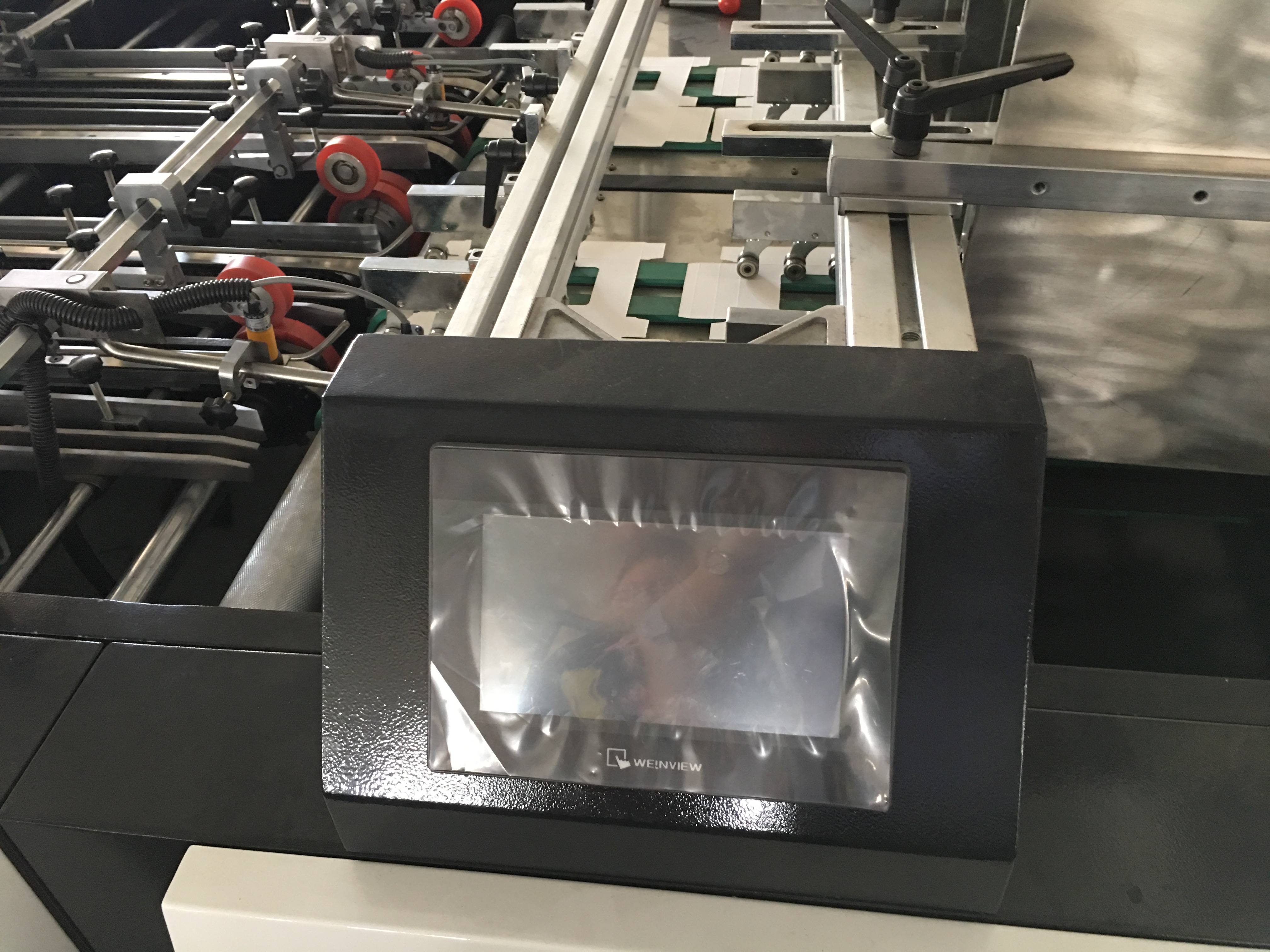 Automatische Fensterfolien-Laminiermaschine für Papierkasten